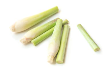 Taze yeşil limon otları beyaz arka planda izole edilmiş..