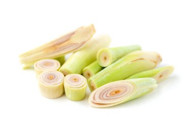 Taze yeşil limon otları beyaz arka planda izole edilmiş..