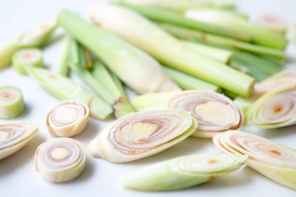 Rodajas Limoncillo Verde Fresco Aisladas Sobre Fondo Blanco — Foto de Stock