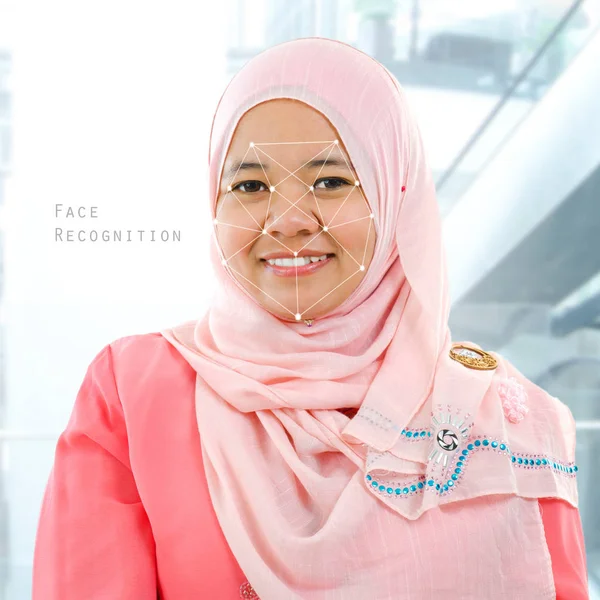 Biometrische Verifizierung Menschliche Gesichtserkennung Hochtechnologie Muslimische Frau Gesicht Scannen Von — Stockfoto