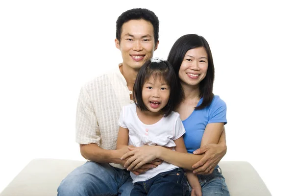 Beyaz Arkaplanda Asya Aile Resmi — Stok fotoğraf