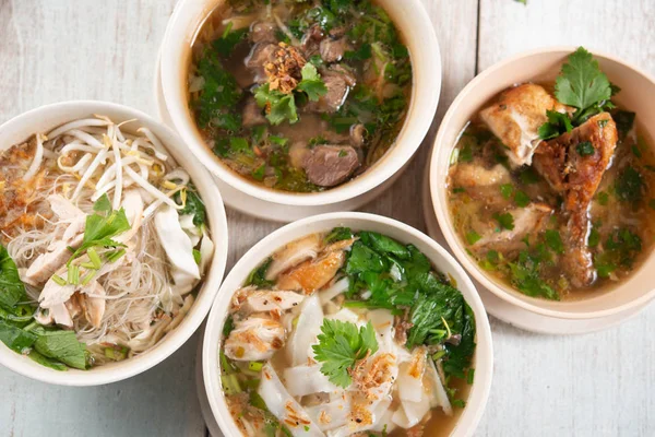 Çeşitli Güneydoğu Asya Yemekleri Erişte Çorba — Stok fotoğraf