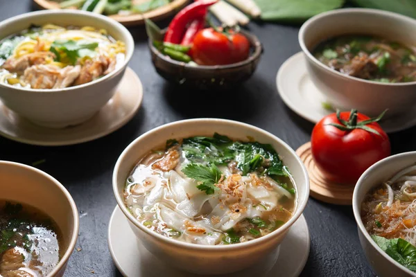 Vários Pratos Sudeste Asiático Macarrão Sopa — Fotografia de Stock