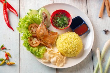 Tavuklu pilav baget ile