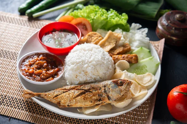 Fried mackerel fish rice — Stock Photo, Image