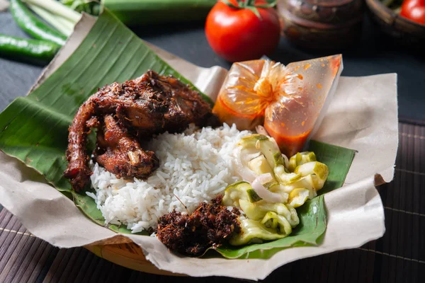 Nasi lemak kukus with quail — Zdjęcie stockowe