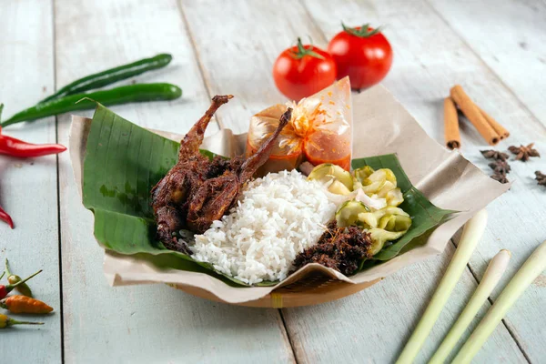 Nasi lemak kukus with quail — Stock Photo, Image