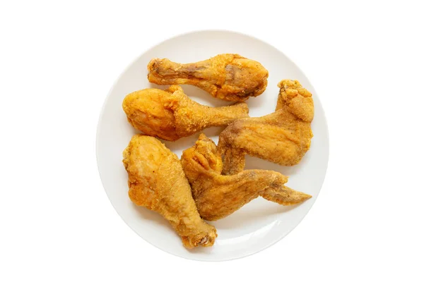 Stekt kyckling på pläterad isolerad. — Stockfoto