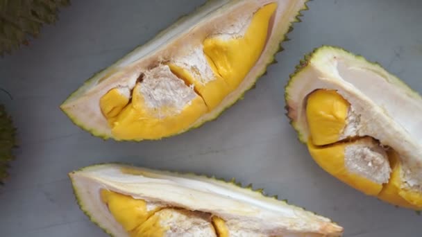 Malaysia Kända Frukter Durian Musang King Söt Gyllene Krämig Kött — Stockvideo