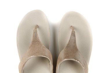 kadın sandal çifti. Beyaz arka plan üzerinde izole