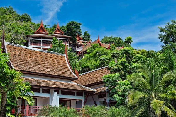 Thaise Huizen Jungle Tegen Hemel — Stockfoto