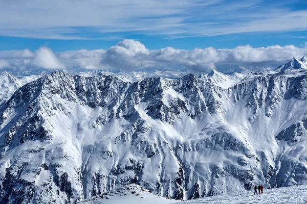 開幕戦ソルデン オーストリアのリゾート地にアルプス山の風景 — ストック写真