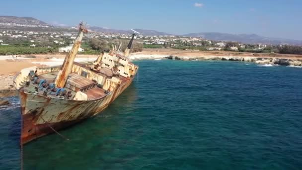 The sunken rusty ship has been lying on the rocks for many years. — Stock Video
