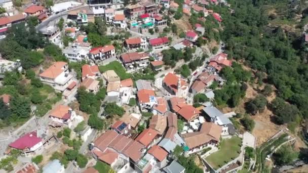 Village in the mountains, in a gorge, Greek, Italian, Spanish, southern, European. Houses with tiled roofs. The village stands on a steep mountainside — Stock Video