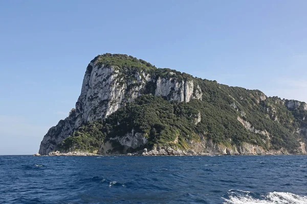 Big Cliff Στο Νησί Κάπρι Στην Ιταλία — Φωτογραφία Αρχείου