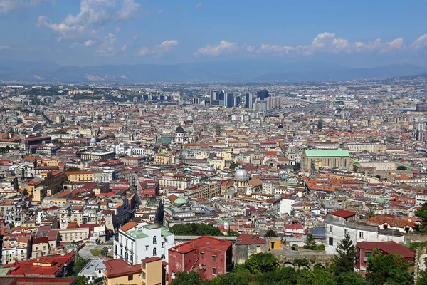 意大利坎帕尼亚的那不勒斯阳光明媚的城市风貌 — 图库照片