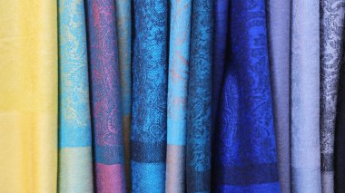 Çeşitli şal ipek kumaş Şallar