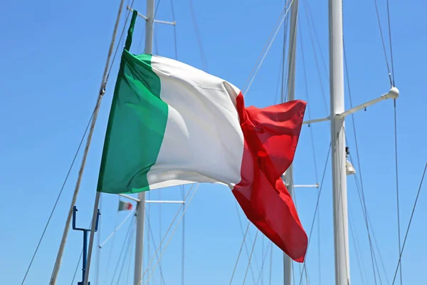 Italy Flag Flying Yacht Mast — Stock Photo, Image