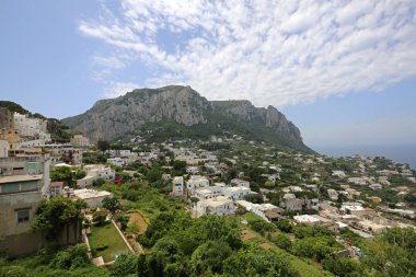 Capri Adası'nın üstten manzaralı