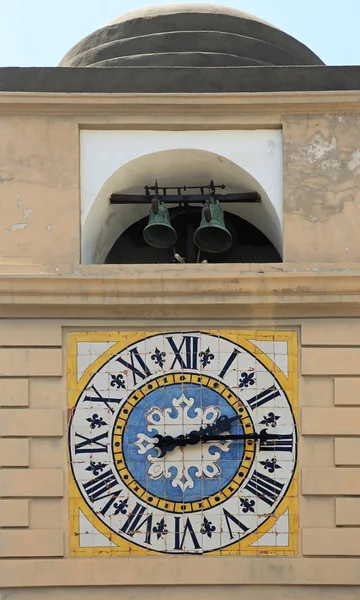 Telhas Cerâmicas Mostrador Relógio Sinos Torre Capri — Fotografia de Stock