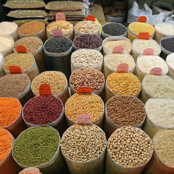 Peulvruchten Rijst Boodschappen Bulk Tassen Bij Markt — Stockfoto