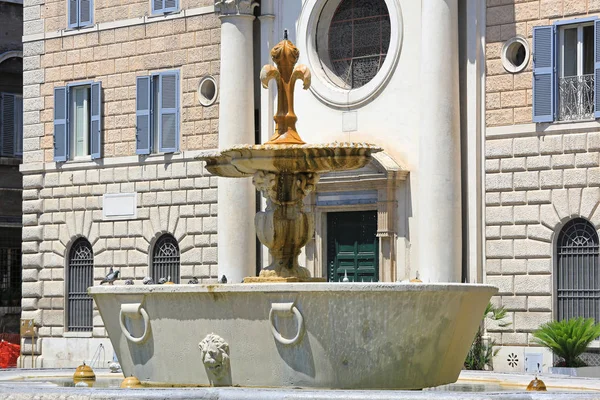 Dekorativní Fontána Náměstí Piazza Farneze Římě — Stock fotografie