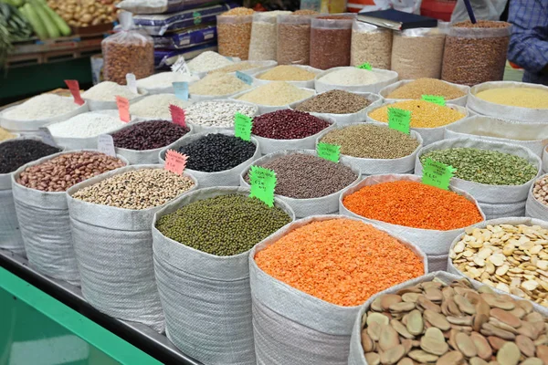 Feijões Mercearias Arroz Sacos Granel Mercado — Fotografia de Stock