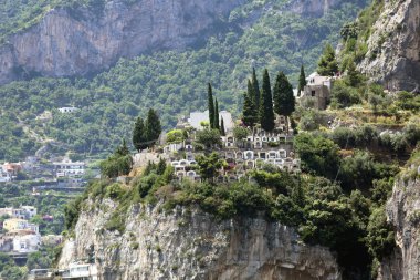 Amalfi Coast İtalya, Positano şehirdeki Cliff mezarlıkta
