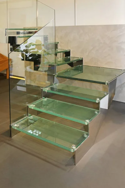 Escalera Cristal Con Estructura Metálica Hogar Contemporáneo — Foto de Stock