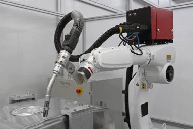 Programlanabilir robot kaynak fabrikası metal parçalar