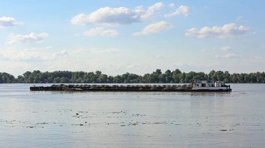 Uzun Barge ile Tuna Nehri, çakıl