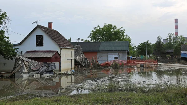Überschwemmte Und Zerstörte Häuser Bei Überschwemmungskatastrophe — Stockfoto