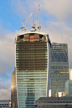 Gökdelen inşaat Londra'da sırasında en üstündeki Vinçler
