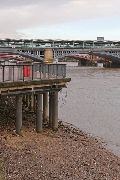 Низкий Прилив Темзе Лондоне — стоковое фото