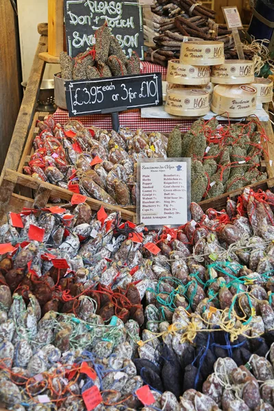 ロンドン イギリス 2013 なソーセージや特別区市場精肉店でロンドン イギリスでの販売のためデリ — ストック写真