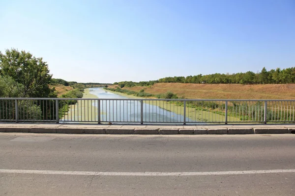Straßenbrücke Über Wasserstraßenkanal Der Vojvodina Serbia — Stockfoto