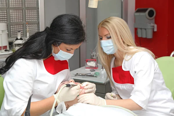 Intervento Sanitario Orale Presso Studio Dentistico — Foto Stock