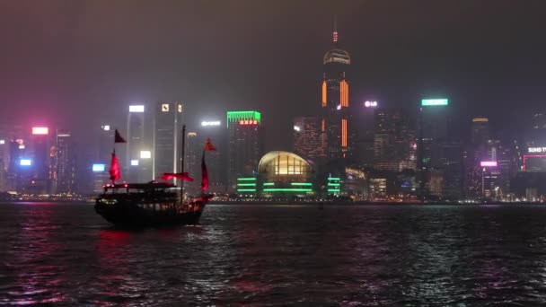 Hongkong Čína Dubna 2017 Slavné Červené Nevyžádané Loď Plující Noci — Stock video