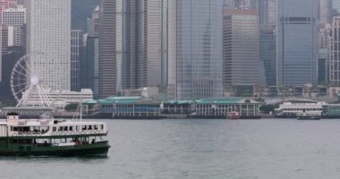 Hong Kong, Çin - 23 Nisan 2017: Hong Kong, Çin 'deki Victoria Limanı' ndan Star Ferry Geçidi.