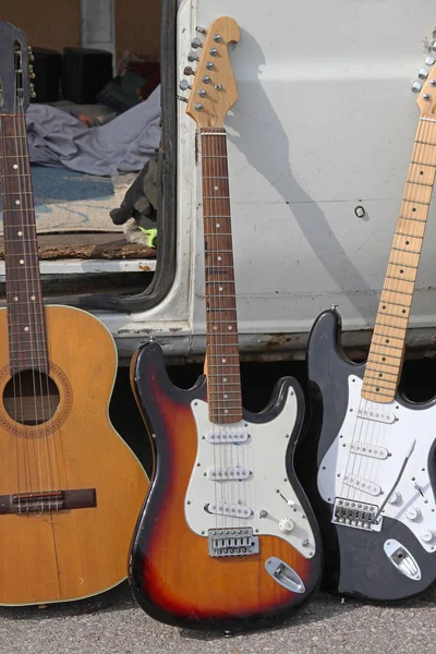 Guitarras Usadas Antigas Para Venda Mercado Pulgas — Fotografia de Stock