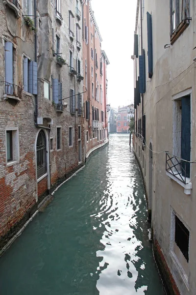 Calle Del Canal Agua Estrecha Venecia Italia — Foto de Stock