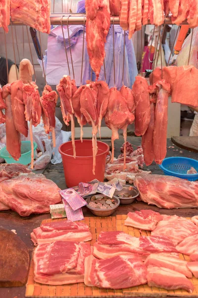 Carne Fresca Pendurada Butcher Shop Hong Kong — Fotografia de Stock
