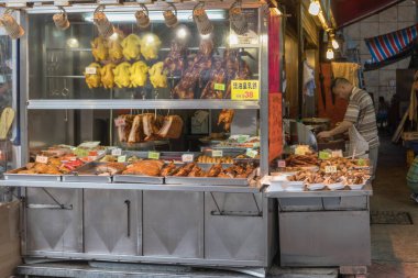Kowloon, Hong Kong - 21 Nisan 2017: Argyle Street Mong Kok Kowloon, Hong Kong, Fast Food Grill'de.