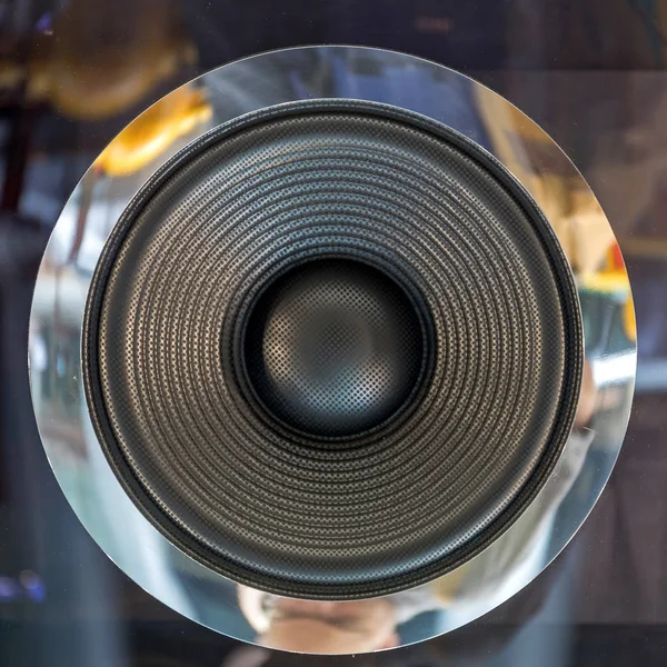 Een Grote Zwarte Audiomuziek Luidspreker Woofer — Stockfoto