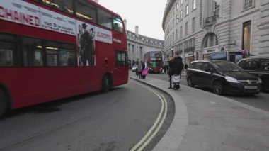 London, Büyük Britanya - 27 Ocak 2013: kış günü trafik Regent Street Londra, İngiltere.
