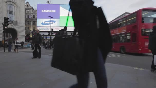 London Storbritannien Januari 2013 Skärmar Och Neons Piccadilly Circus Square — Stockvideo