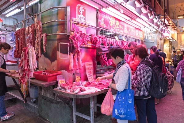 Kowloon Hong Kong April 2017 People Shopping Butcher Corner Shop — Stock Photo, Image