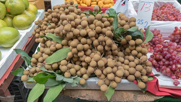 Stor Knippa Longan Tropiska Frukter Marknaden — Stockfoto