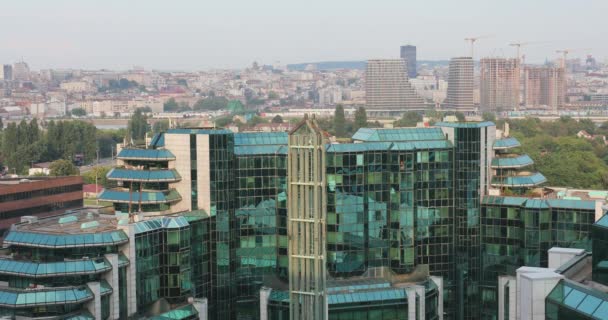 Bürogebäude Aus Grünem Glas Neuem Belgrad — Stockvideo