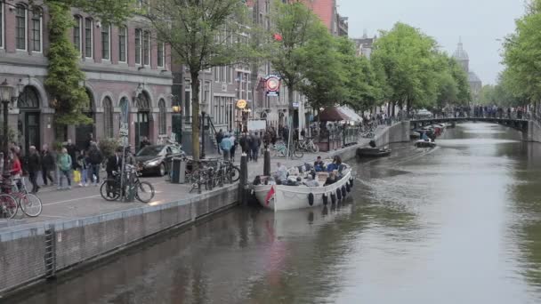 荷兰阿姆斯特丹 2018年5月18日 著名的第一牛头犬能量咖啡店在阿姆斯特丹 荷兰的红灯区 — 图库视频影像